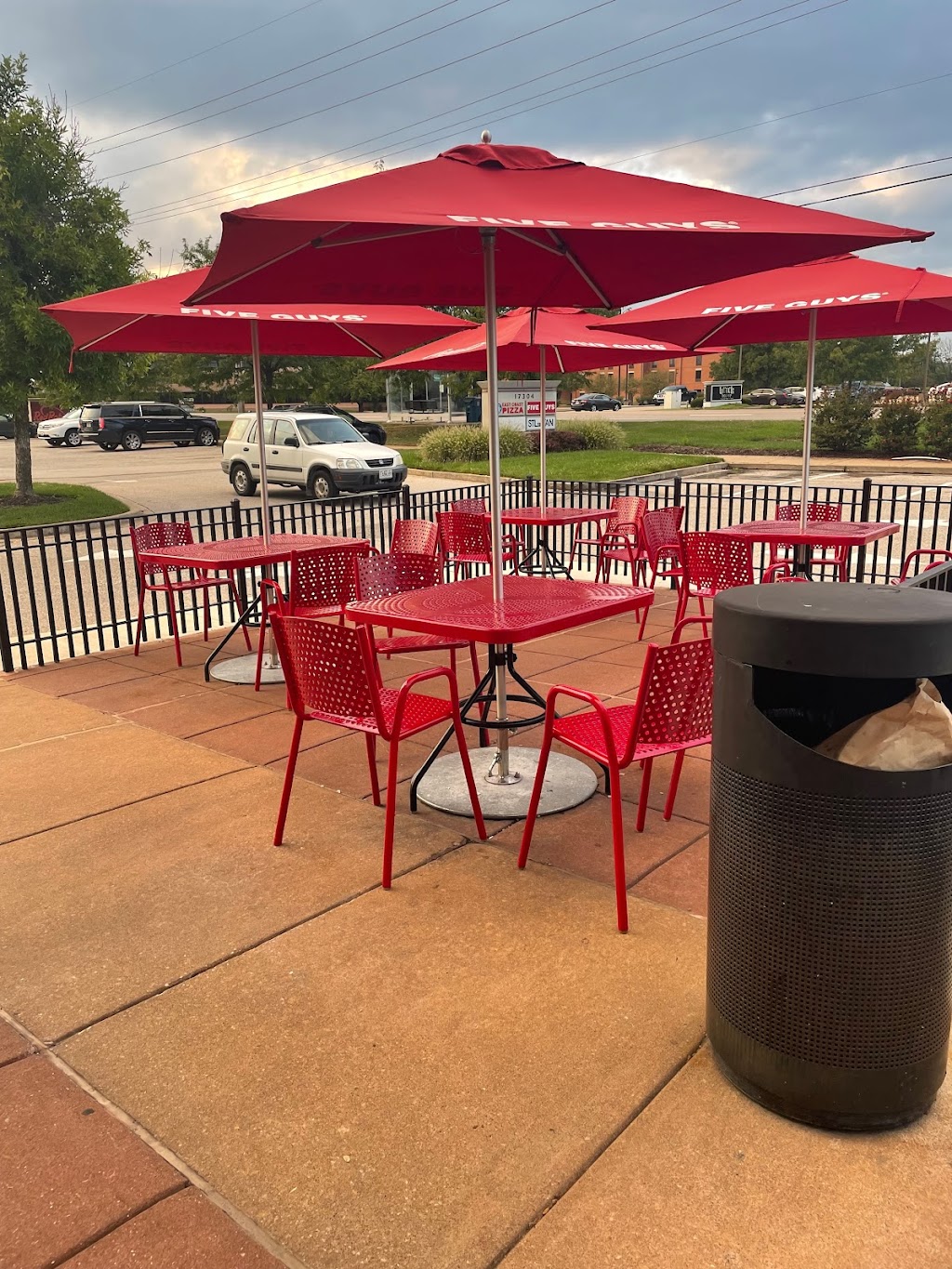 Five Guys | 17304 Chesterfield Airport Rd, Chesterfield, MO 63005, USA | Phone: (636) 536-9872