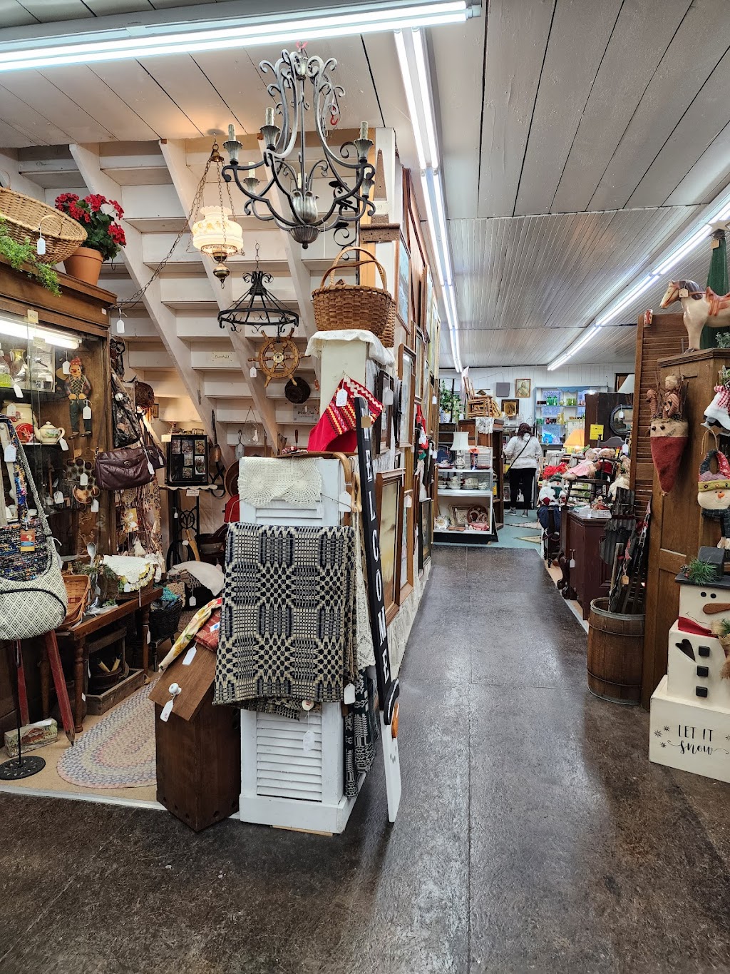 Lumber Mill Antique Mall | 721 W 1st St, Madison, IN 47250, USA | Phone: (812) 273-3040