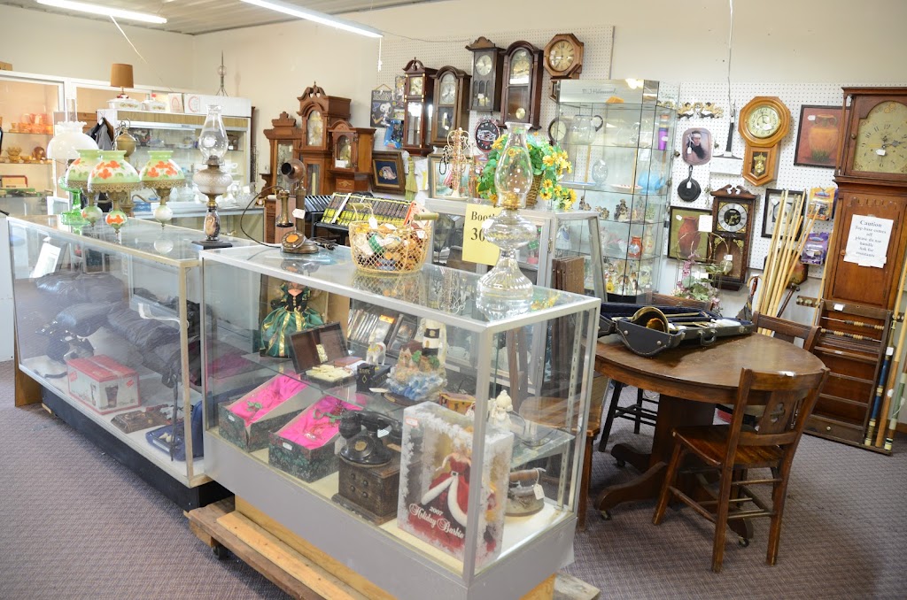 Lighthouse Antique Mall Too | 18395 W Frontage Rd, Litchfield, IL 62056, USA | Phone: (217) 324-6111