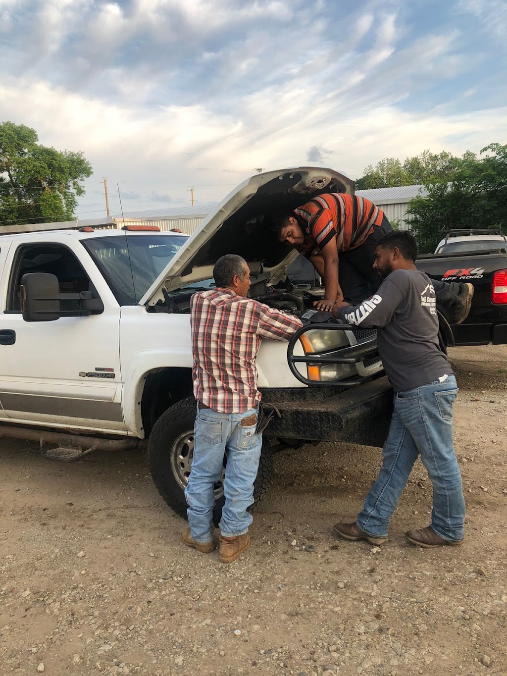 Lorenzos automotive | 3109 US-82, Gainesville, TX 76240, USA | Phone: (940) 580-8637