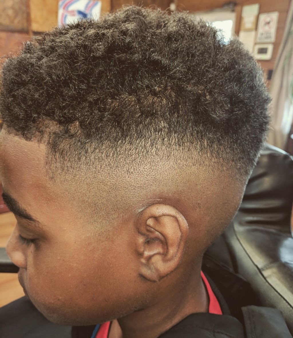 Donnas Barbershop | 3355 Stone Mountain Hwy, Snellville, GA 30078, USA | Phone: (470) 246-5782