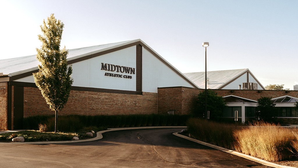 Midtown Athletic Club | 215 63rd St, Willowbrook, IL 60527, USA | Phone: (630) 912-0113