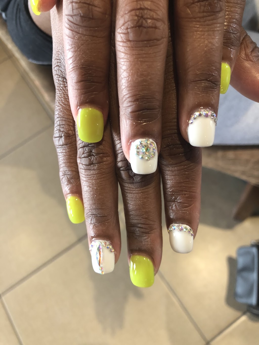 Classy Nails Spa Bloomingdale | 358 W Army Trail Rd #160, Bloomingdale, IL 60108, USA | Phone: (630) 635-2399