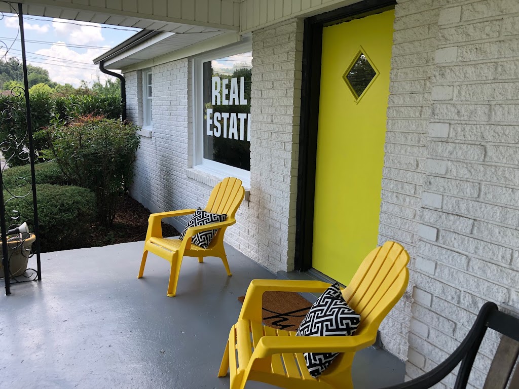 Weichert, Realtors® - Big Dog Group | 2060 Fairview Blvd, Fairview, TN 37062, USA | Phone: (615) 799-9494