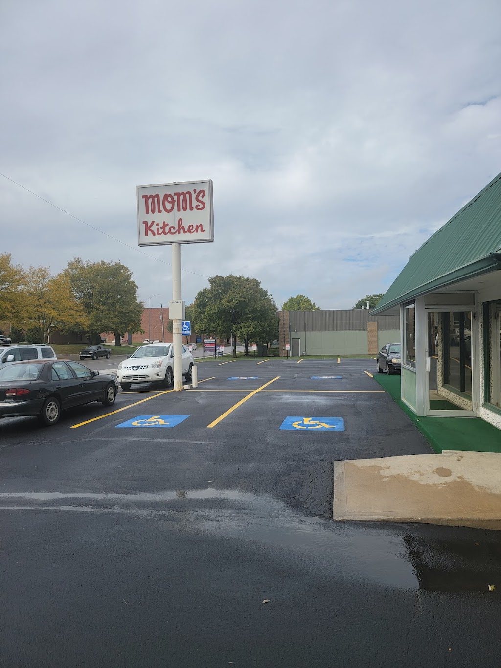 Moms Kitchen | 530 E Santa Fe St, Olathe, KS 66061, USA | Phone: (913) 782-3542