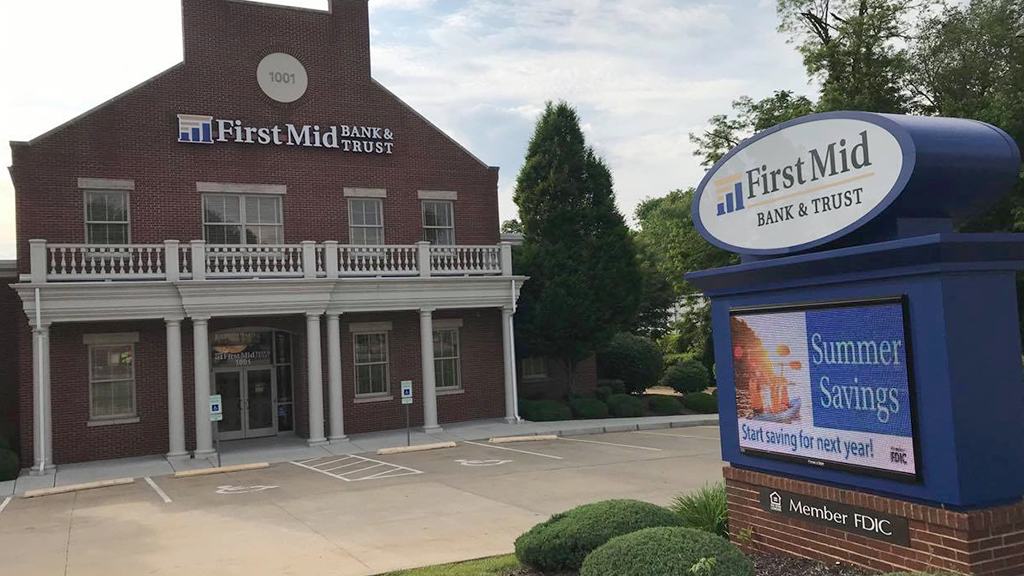 First Mid Bank & Trust | 1001 S 5th St, St Charles, MO 63301, USA | Phone: (636) 916-0226