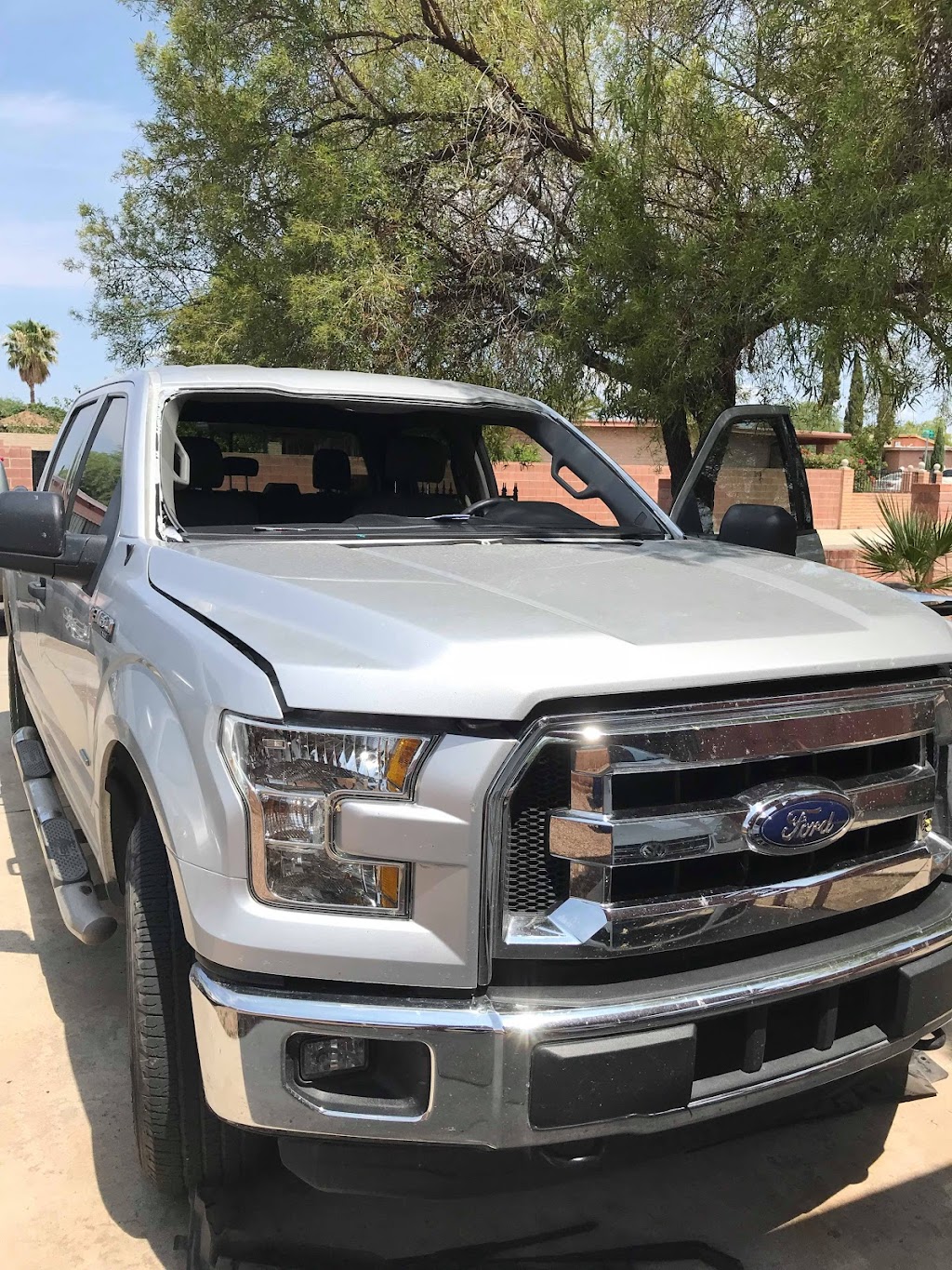 OROZCO AUTO GLASS LLC | 3300 N Paseo De Los Rios, Tucson, AZ 85712, USA | Phone: (520) 940-1625