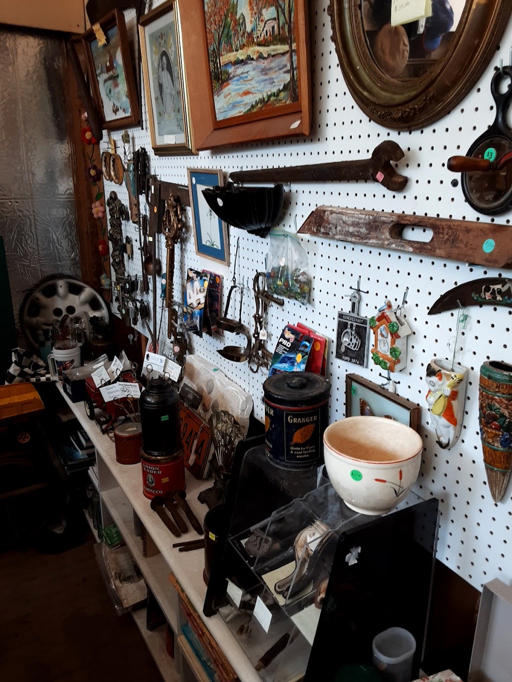 Abbotts Affordable Antiques | 32 West St, Gloversville, NY 12078, USA | Phone: (518) 775-6252
