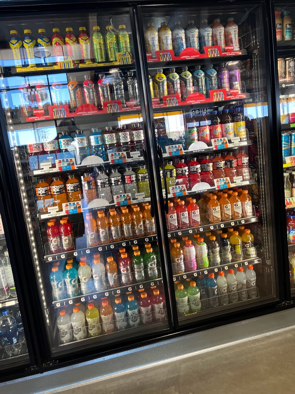 N S Mini Mart | 951 W Teapot Dome Ave, Porterville, CA 93257, USA | Phone: (559) 781-1059