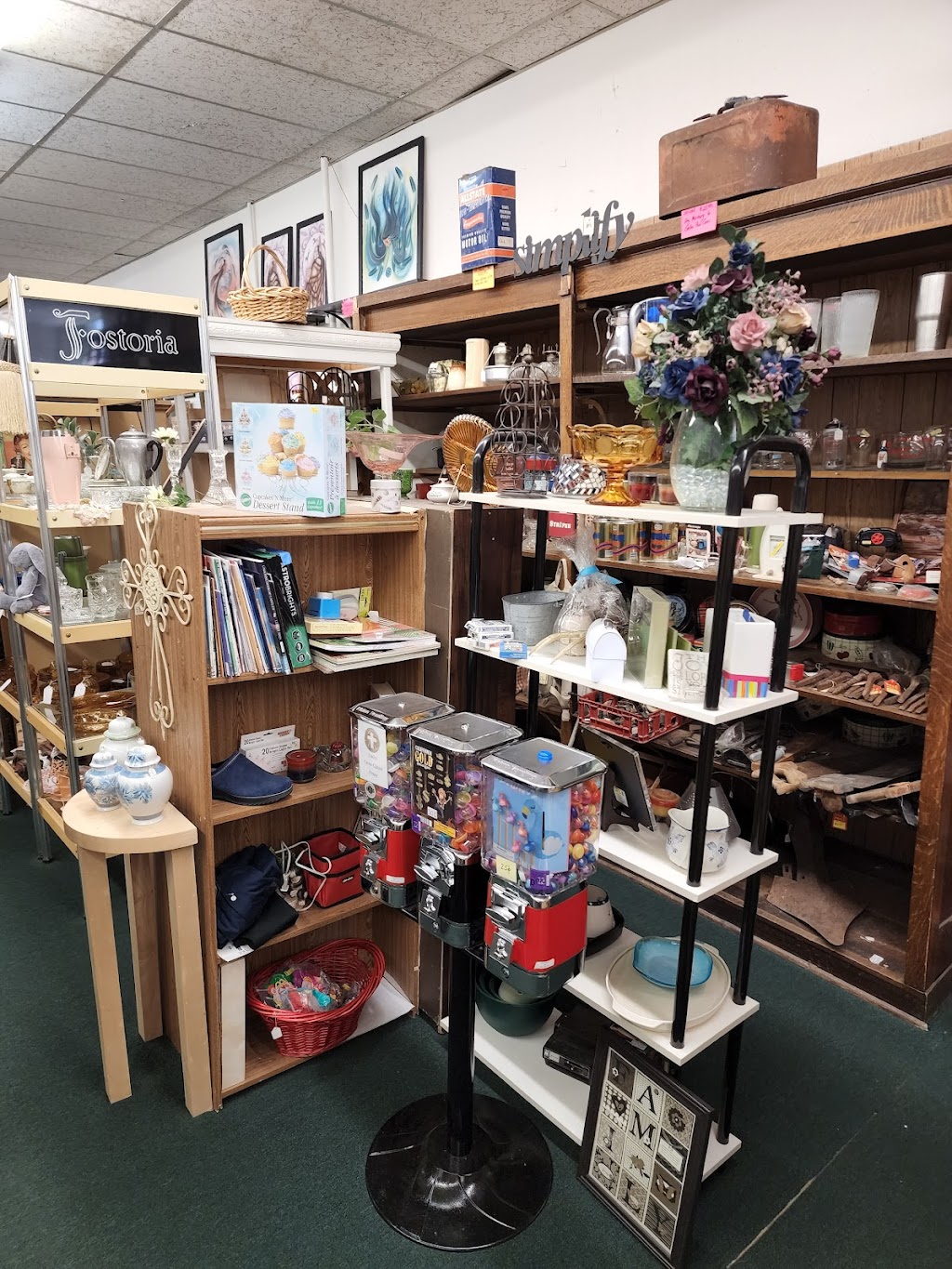 Treasures and Books | 114 W Oklahoma Ave, Guthrie, OK 73044, USA | Phone: (405) 282-8101