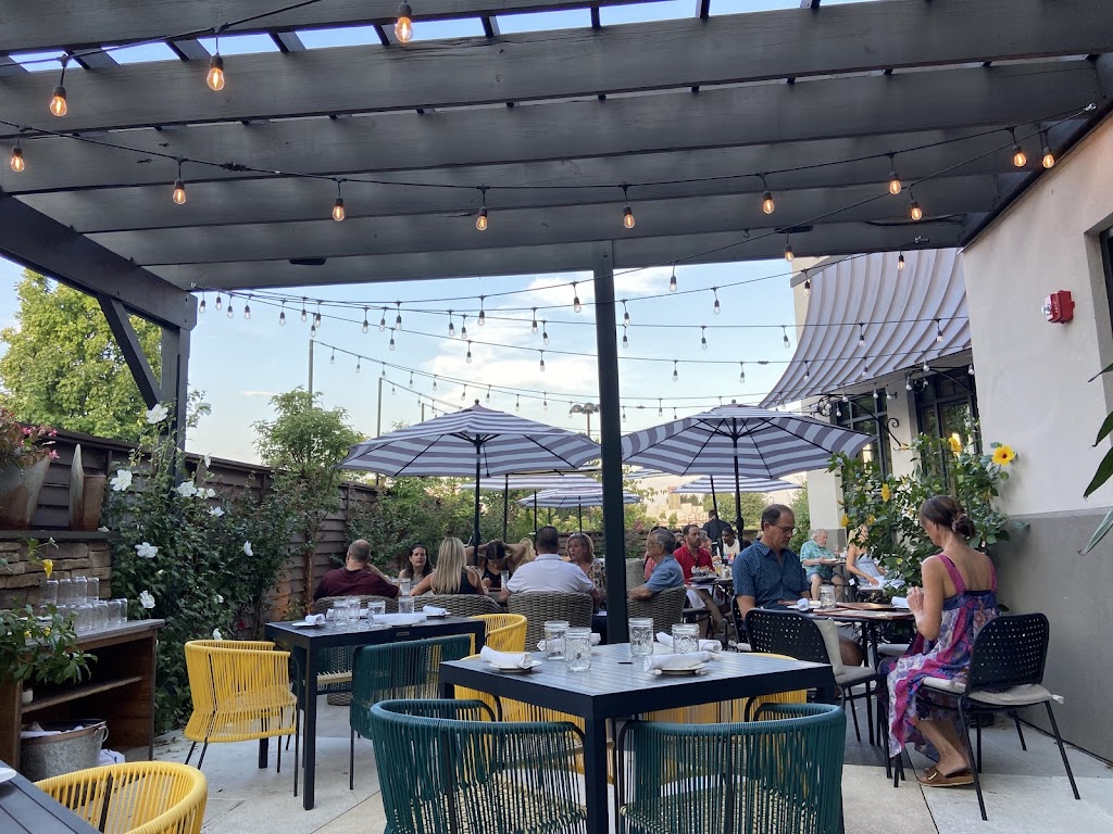 White Dog Cafe | 981 Baltimore Pike, Glen Mills, PA 19342, USA | Phone: (610) 822-2100