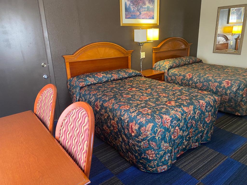 Country Club Inn and Suites | 737 Independence Ave, Fostoria, OH 44830, USA | Phone: (419) 701-7772