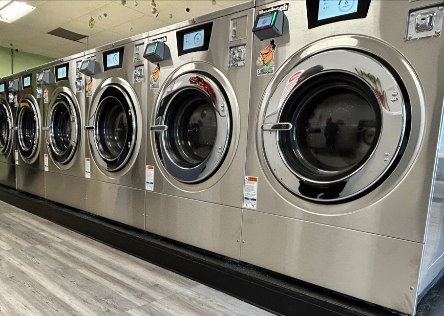 The Mat Laundromat FREE DRY CENTER and Commercial Laundry | 9426 Lorain Ave, Cleveland, OH 44102, USA | Phone: (216) 744-7179