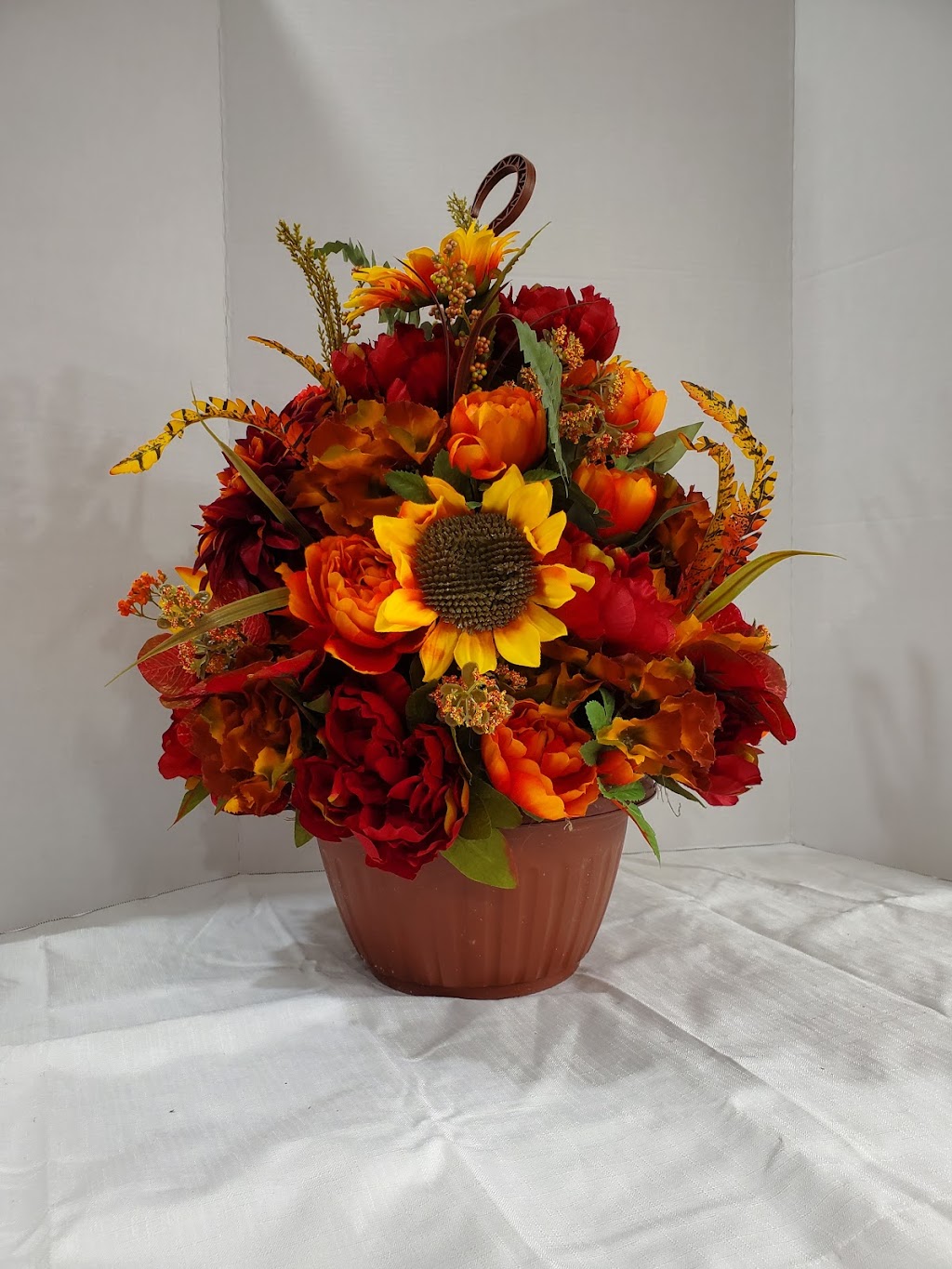 Dee Dees Florals LLC | 103 N Macoupin St, Gillespie, IL 62033, USA | Phone: (217) 839-2169