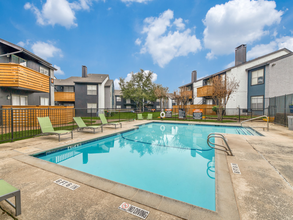 Emmitt Luxury Apartments | 5613 Coventry Park Dr, Haltom City, TX 76117 | Phone: (817) 934-5834