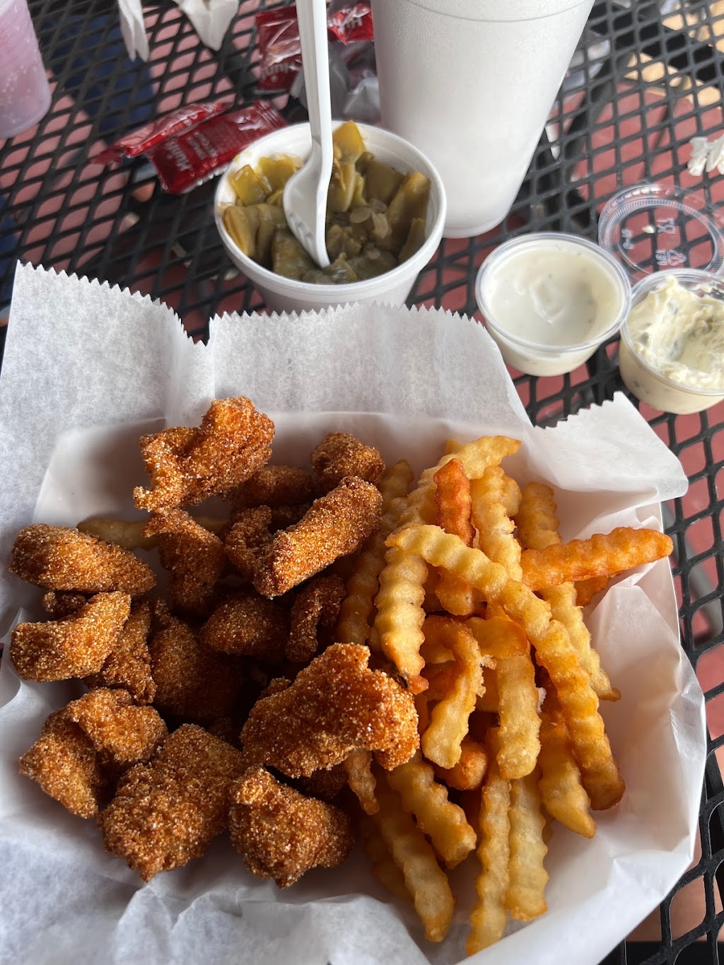 Catfish Haven Lake Bar & Grill | 7208 Whipple Rd, Louisville, KY 40272, USA | Phone: (502) 937-7658