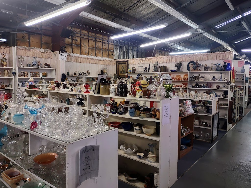 Centerville Antique Mall & Auction House | 200 Union St, Centerville, IN 47330, USA | Phone: (765) 855-5551