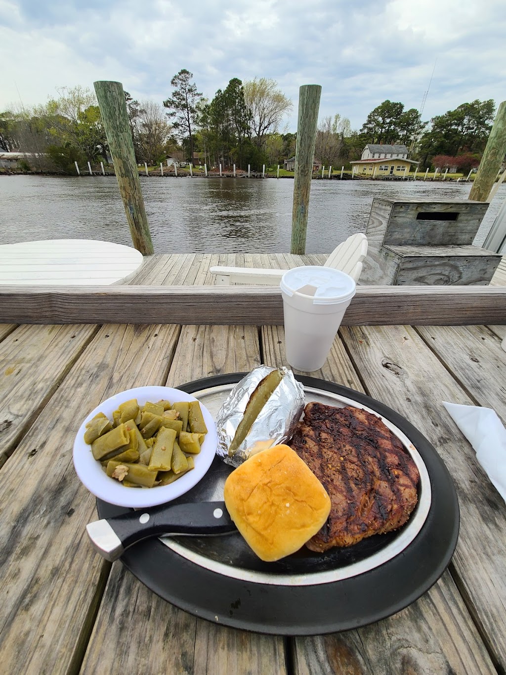 Coinjock Marina Restaurant | 321 Waterlily Rd, Coinjock, NC 27923, USA | Phone: (252) 453-3271 ext. 2