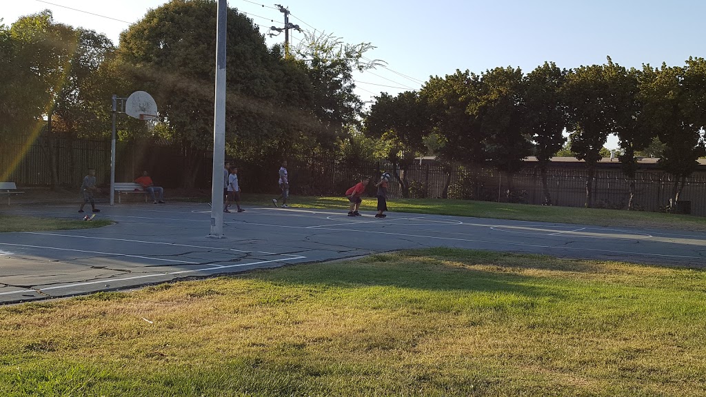 Holiday Park | 614 Elaine Dr, Stockton, CA 95207, USA | Phone: (209) 937-8206