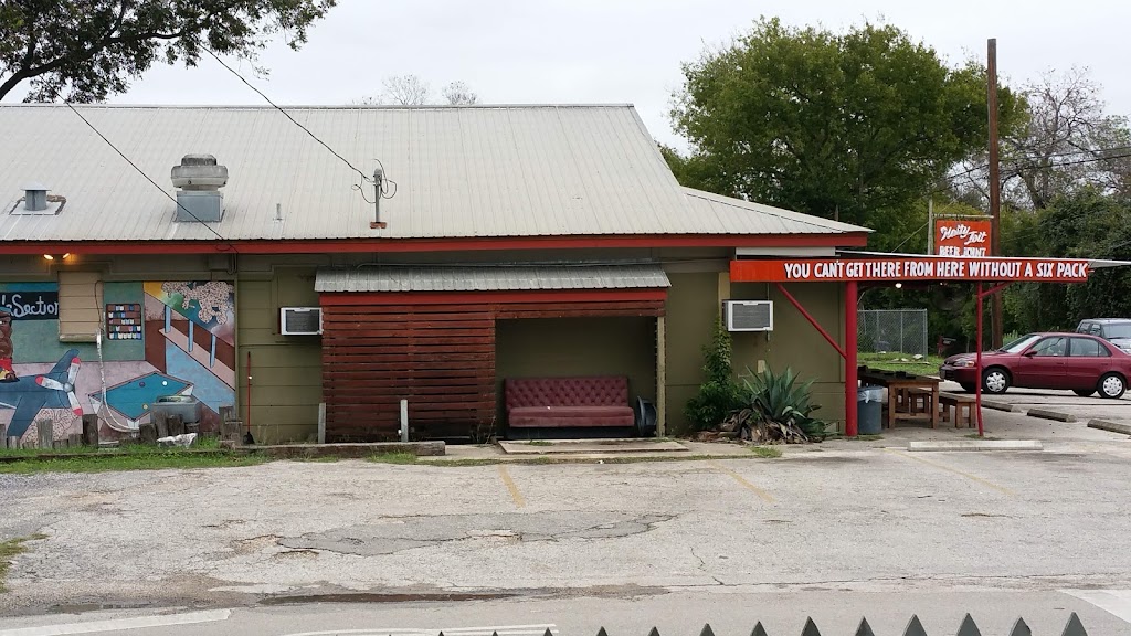 The Hoity Toit Beer Joint | 421 E Torrey St, New Braunfels, TX 78130, USA | Phone: (830) 327-1201