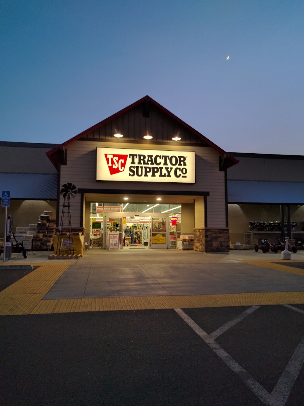 Tractor Supply Co. | 1120 W El Monte Way, Dinuba, CA 93618, USA | Phone: (559) 595-9289