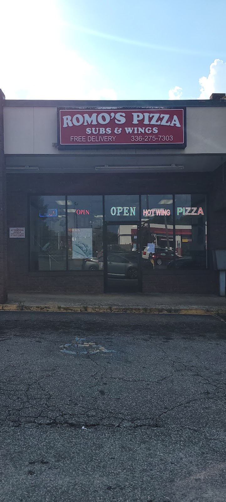 Romos Pizza | 2930 Randleman Rd, Greensboro, NC 27406, USA | Phone: (336) 275-7303