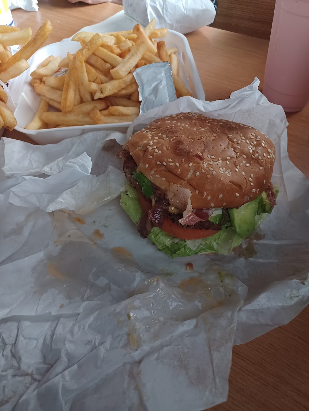 Queens Burgers Pacoima 12731 Osborne St, Pacoima, CA 91331, USA