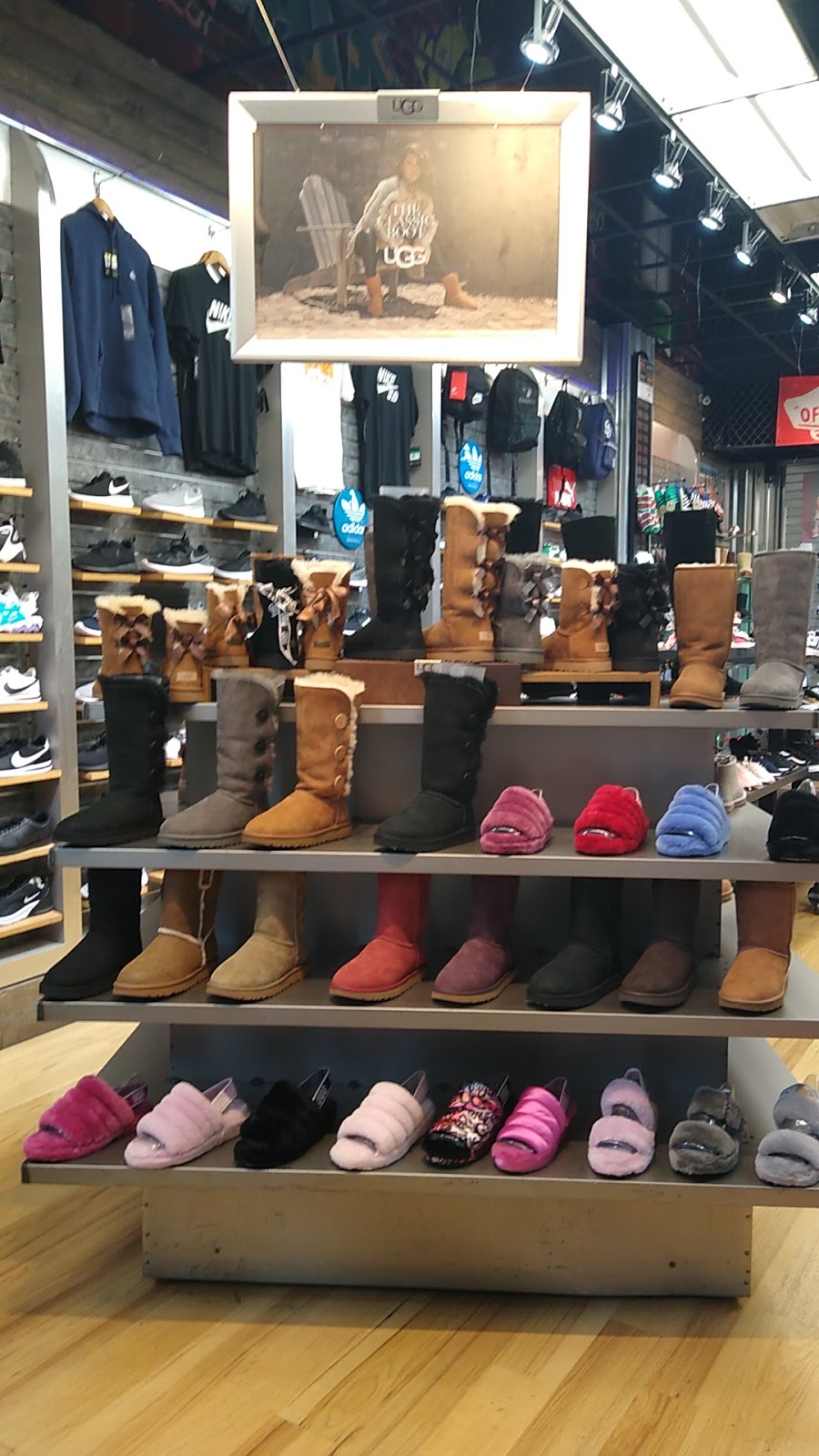 Oak West Footwear | 500 Inland Center Dr, San Bernardino, CA 92408, USA | Phone: (909) 381-0188