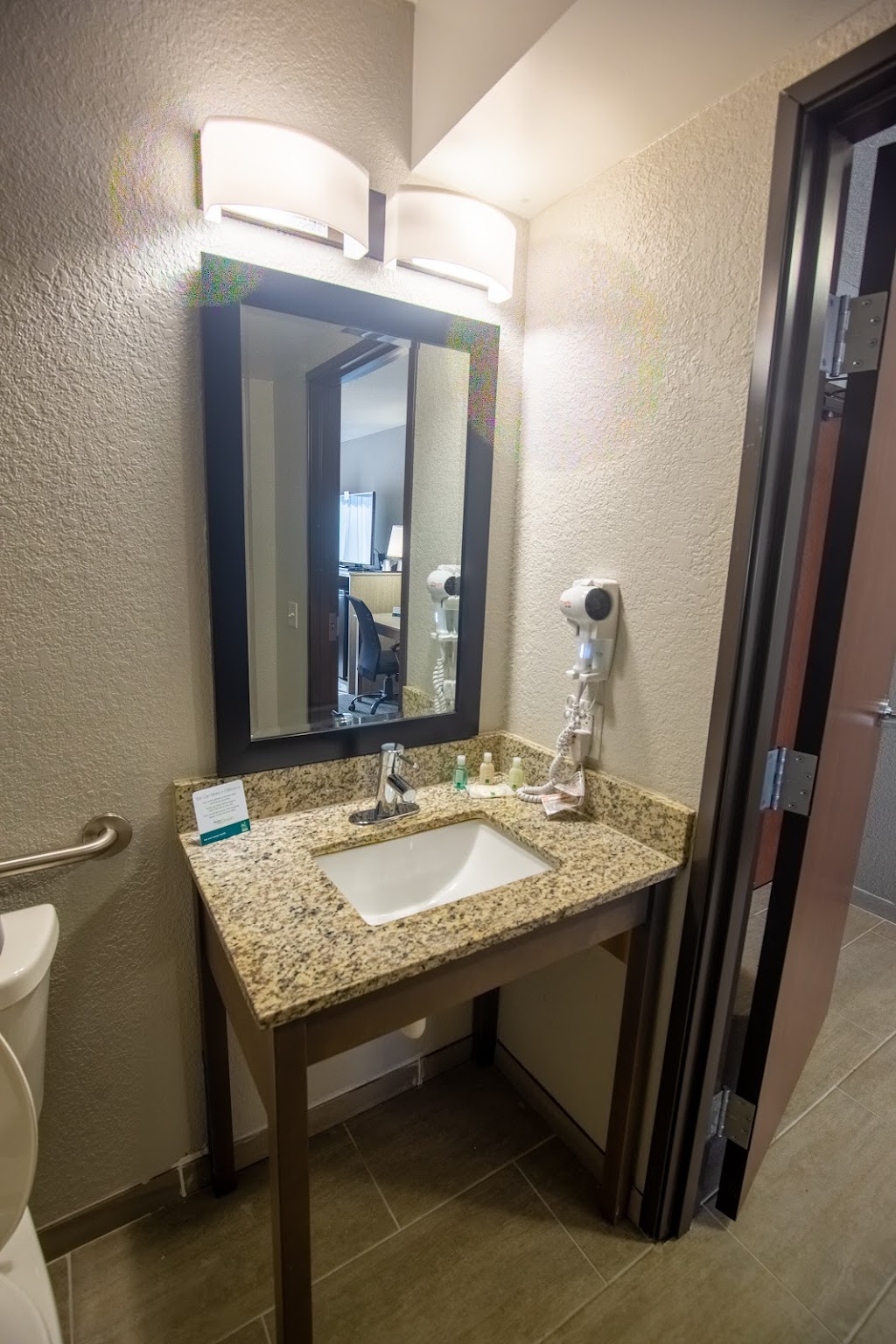 Quality Inn & Suites | 3844 179th St, Hammond, IN 46323, USA | Phone: (219) 937-7161
