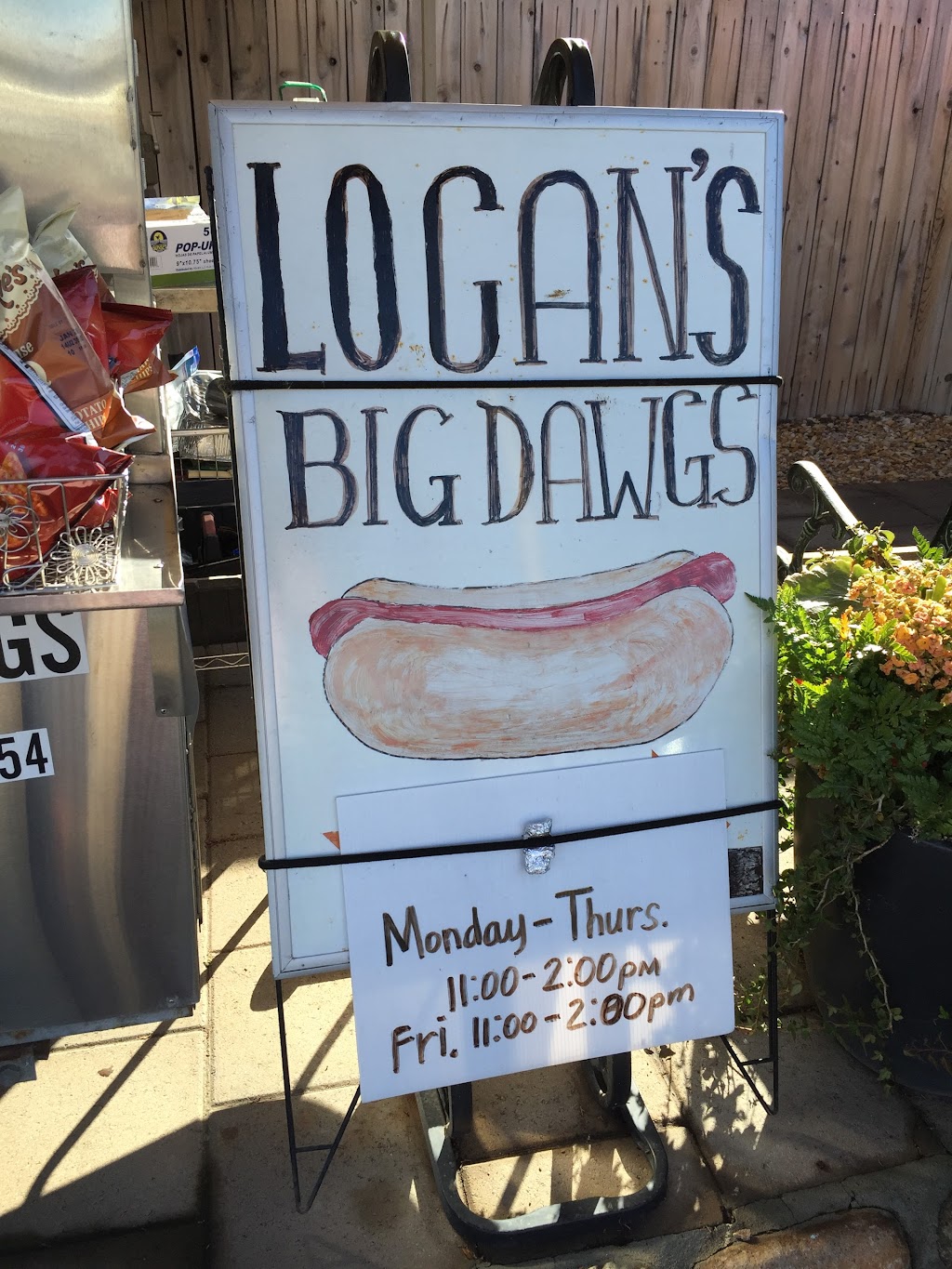 Logans Big Dawgs | 2050-2076 Agnew Rd, Santa Clara, CA 95054, USA | Phone: (408) 892-0762