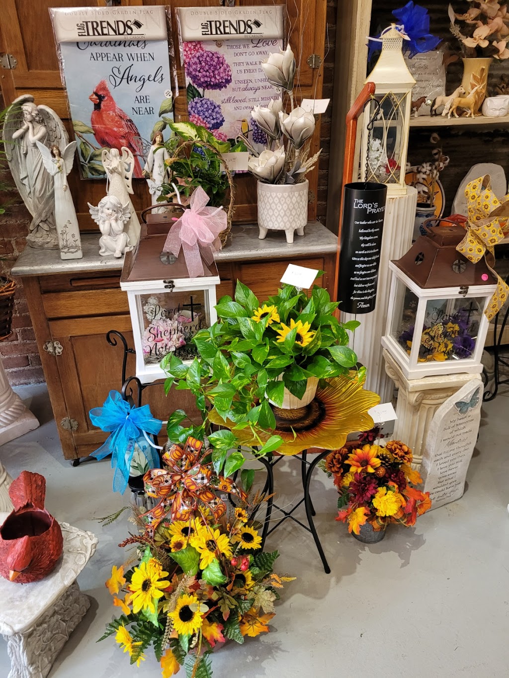 Home Again Flowers & Gifts | 118 E Main Cross St, Edinburgh, IN 46124, USA | Phone: (812) 703-5088