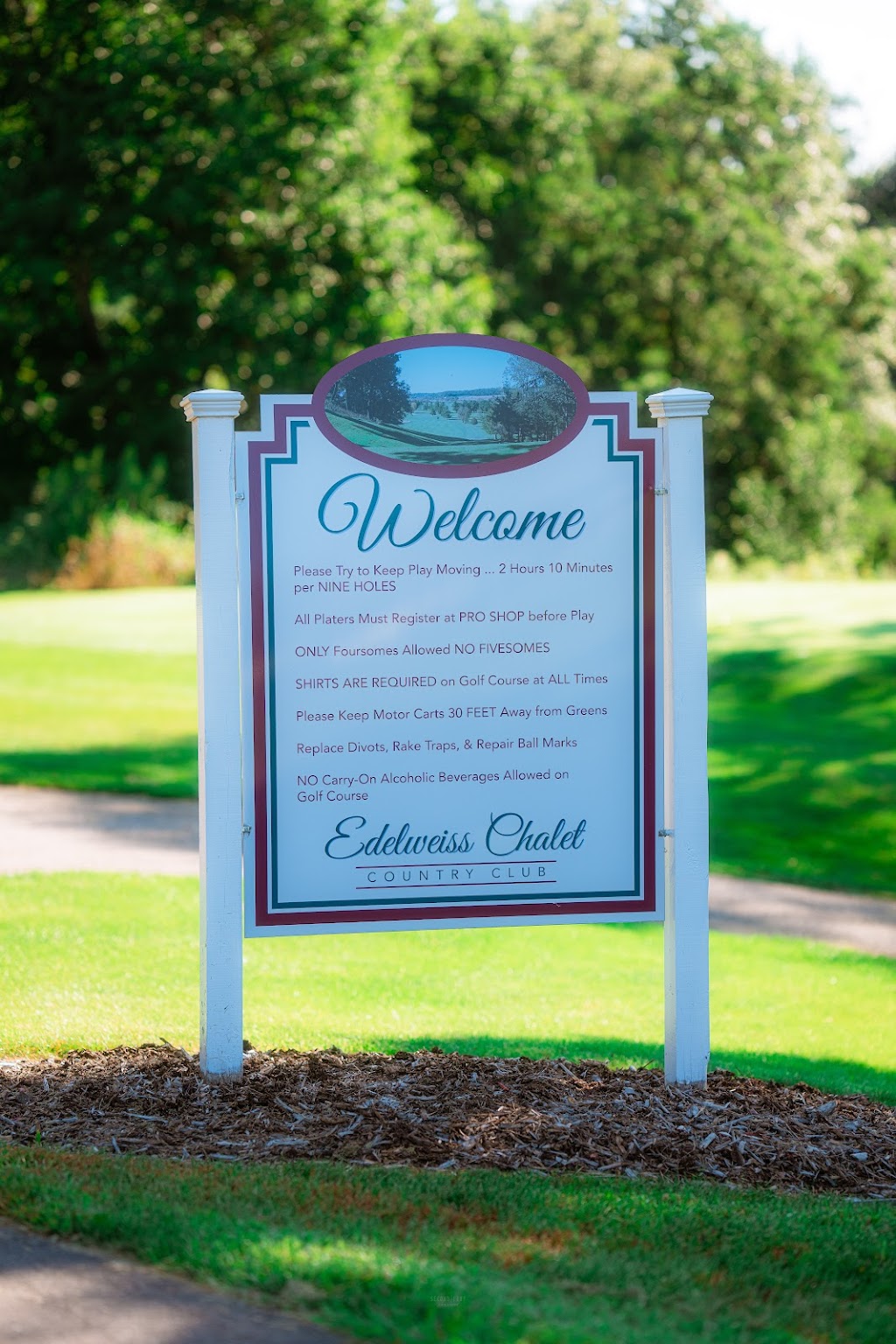 Edelweiss Chalet Country Club | W4764 Edelweiss Rd, New Glarus, WI 53574, USA | Phone: (608) 527-2315