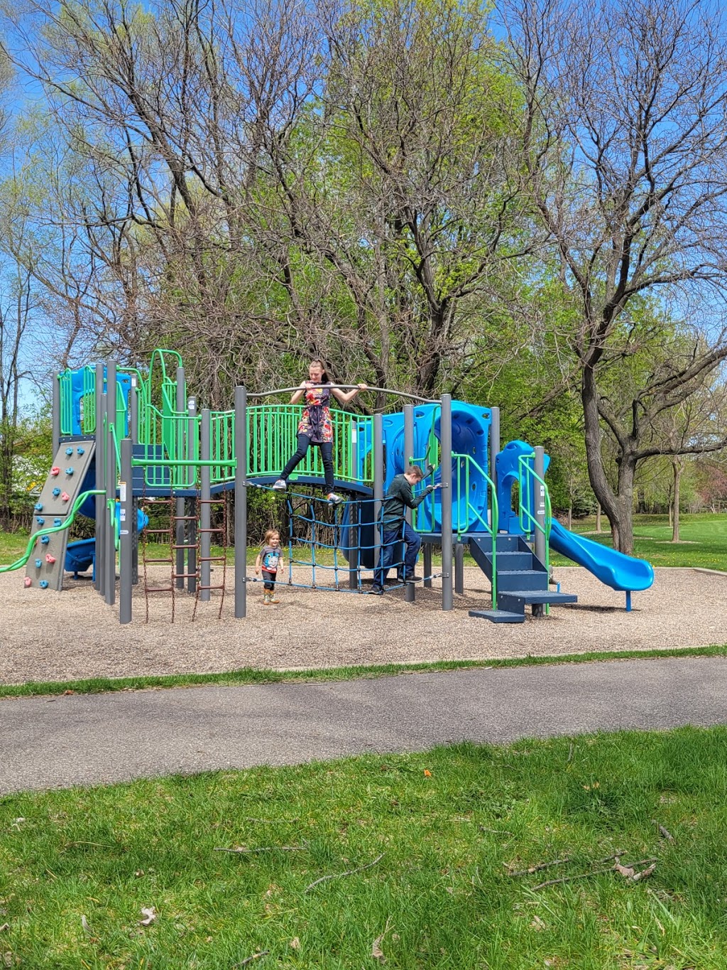 Highview Park Playground | 1435 Skyline Rd, Eagan, MN 55121, USA | Phone: (651) 675-5000