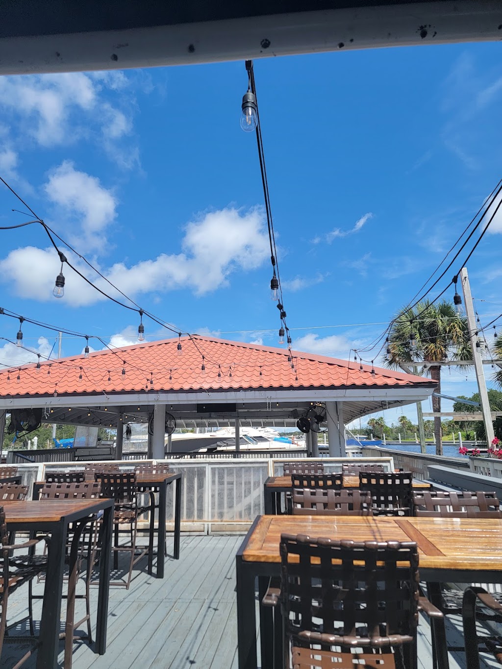 Mavi Waterfront Bar & Grill | 2309 Beach Blvd, Jacksonville Beach, FL 32250 | Phone: (904) 372-0045