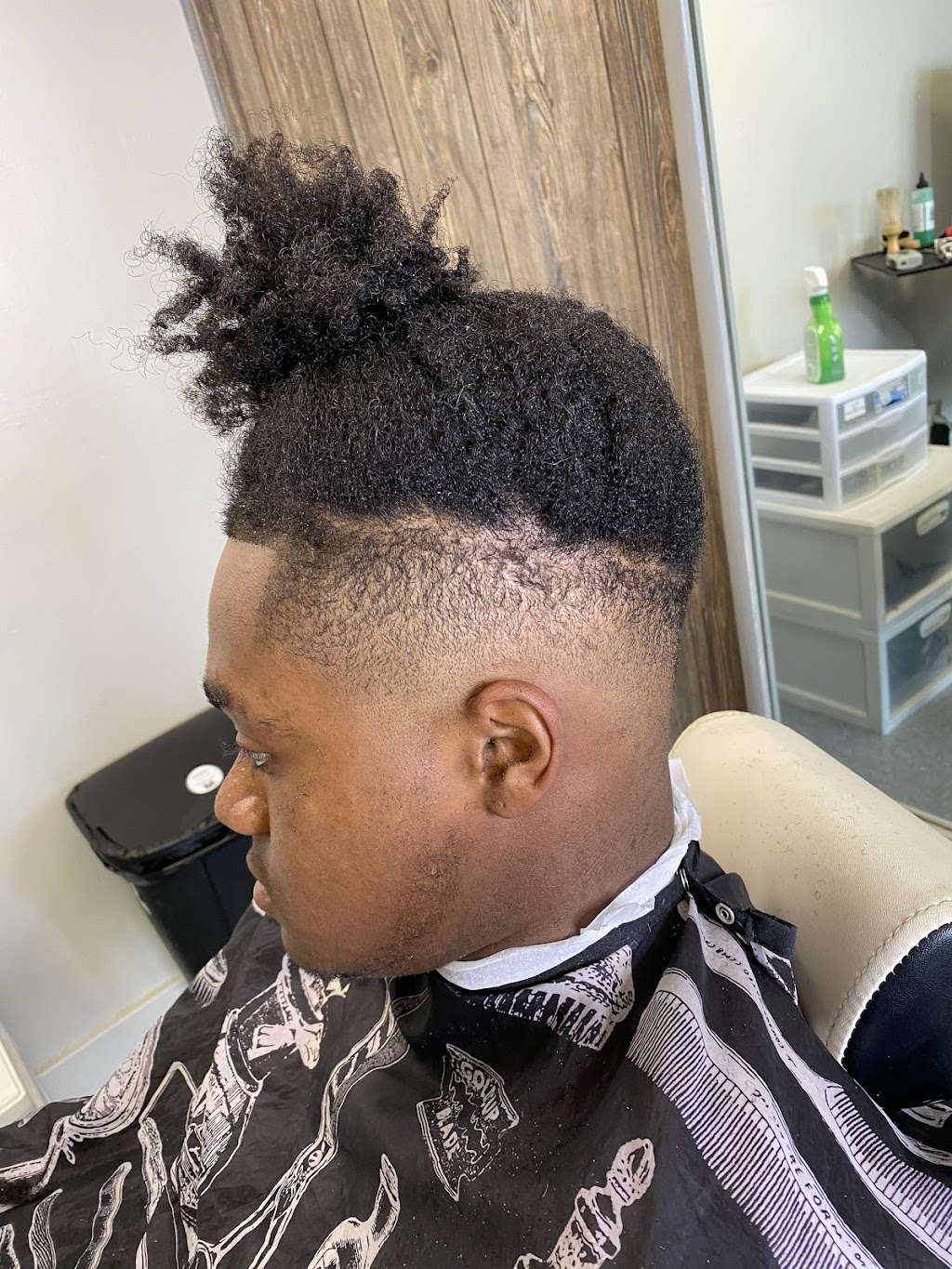 Veris Barber Shop | 214 E Main St, Worthington, PA 16262, USA | Phone: (724) 954-8772