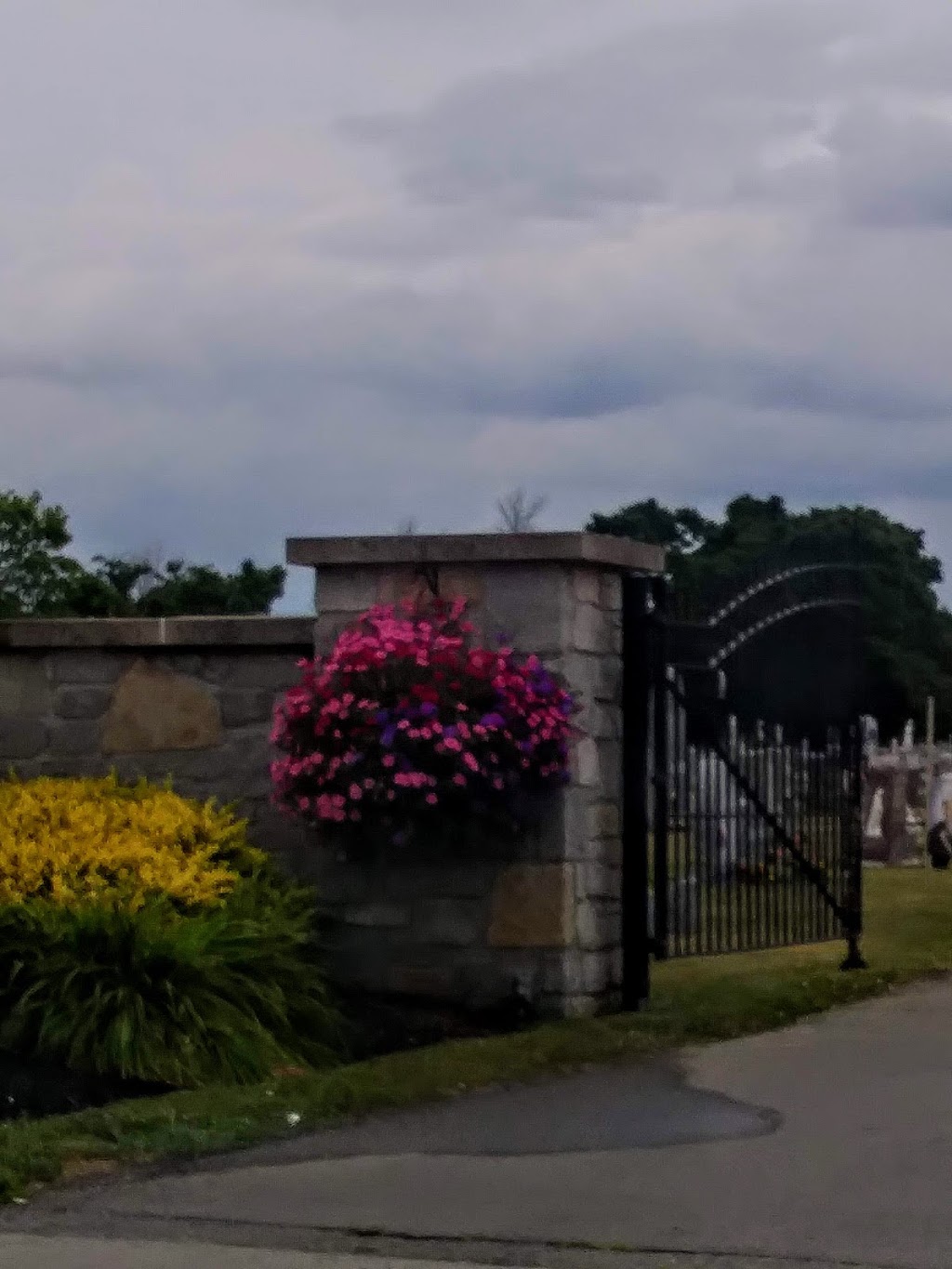 St Josephs Cemetery | 3806 Pine Ave, Niagara Falls, NY 14301, USA | Phone: (716) 284-4163