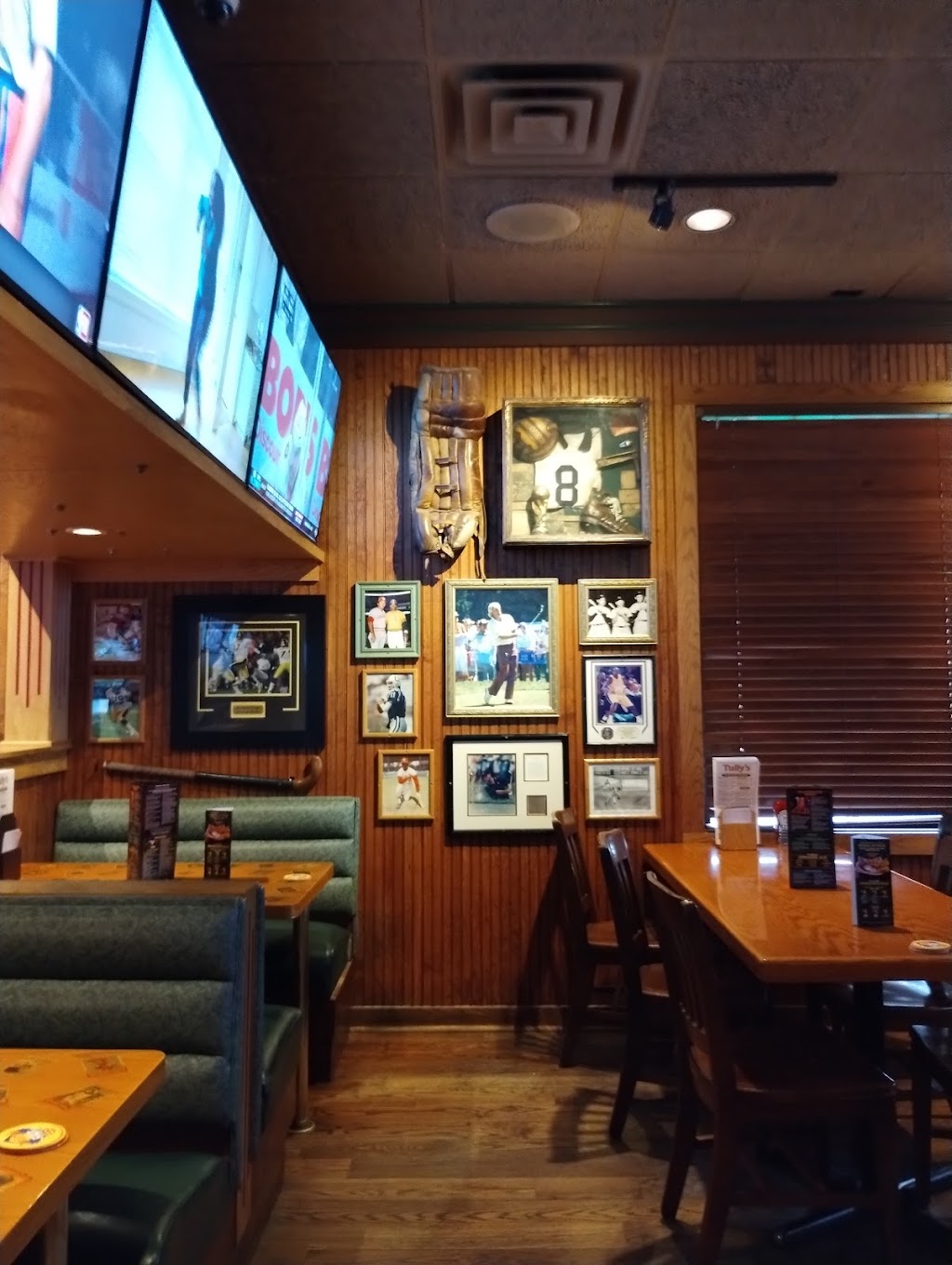 Tullys Good Times Batavia | 522 E Main St, Batavia, NY 14020, USA | Phone: (585) 343-9030