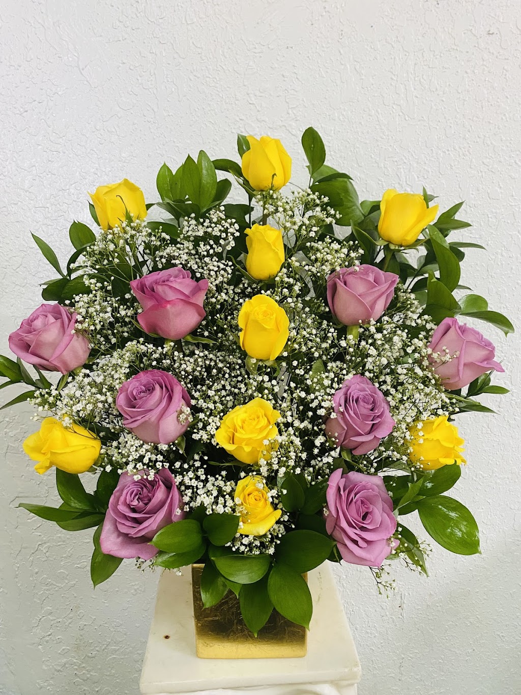 Flores fresca en hialeah floreria Dollar and flowers | 2937 W 12th Ave, Hialeah, FL 33012, USA | Phone: (786) 520-1556