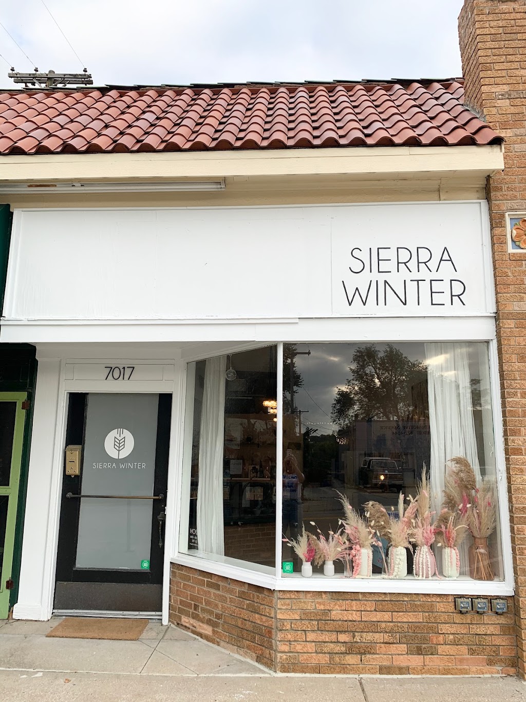 Sierra Winter | 6245 Brookside Blvd, Kansas City, MO 64113, USA | Phone: (816) 281-7442