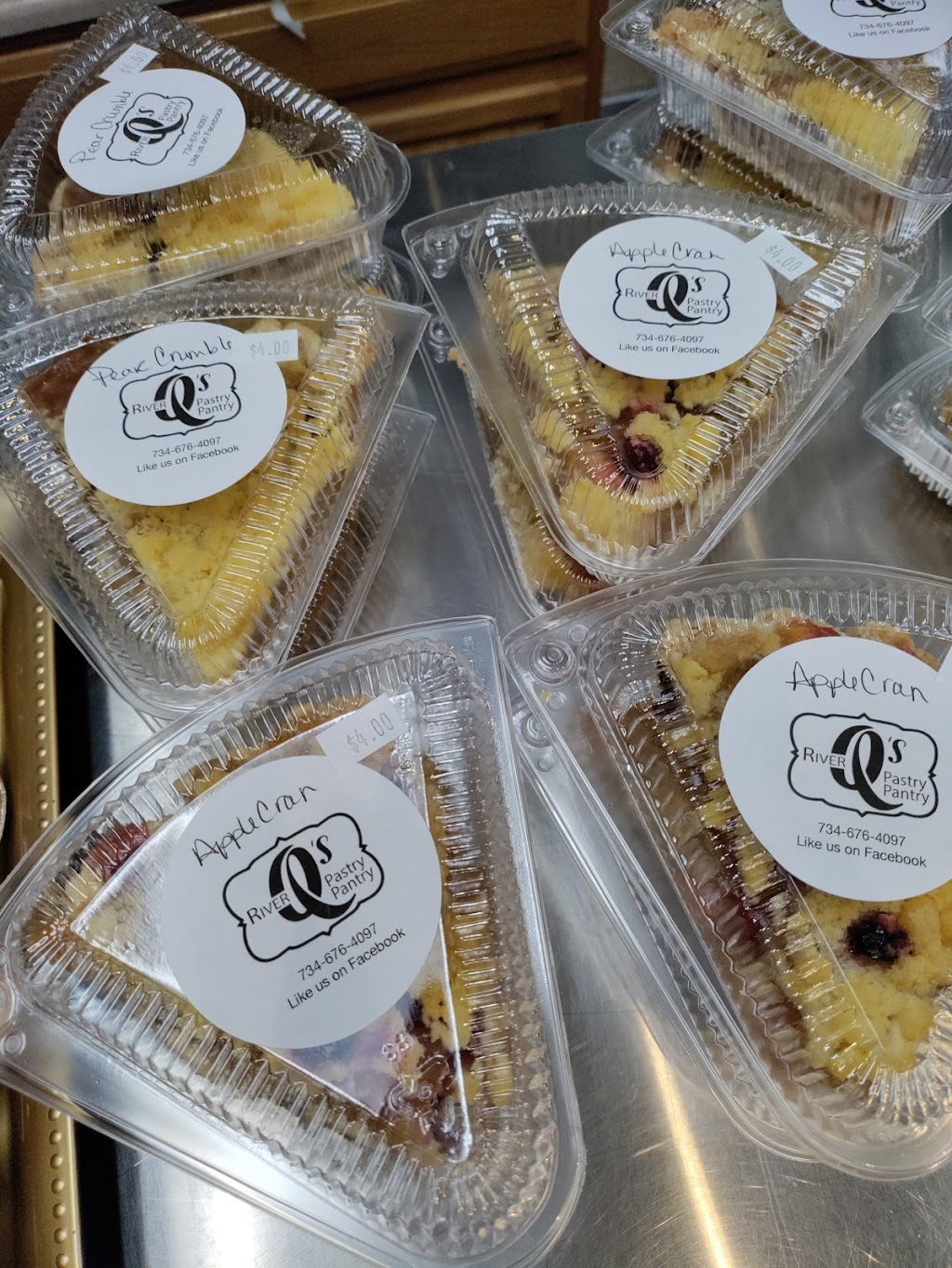 River Qs Pastry Pantry | 2041 West Rd, Trenton, MI 48183, USA | Phone: (734) 676-4097