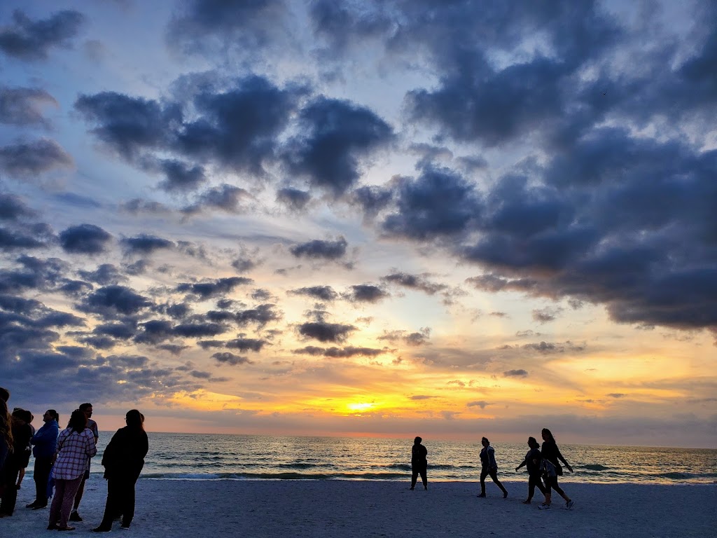 Salty’s Tiki Bar and Beach Lounge | 5500 Gulf Blvd, St Pete Beach, FL 33706, USA | Phone: (800) 249-1667