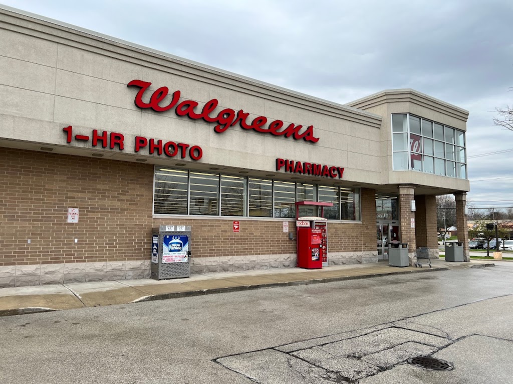 Walgreens | 225 E Roosevelt Rd, Lombard, IL 60148, USA | Phone: (630) 627-9784