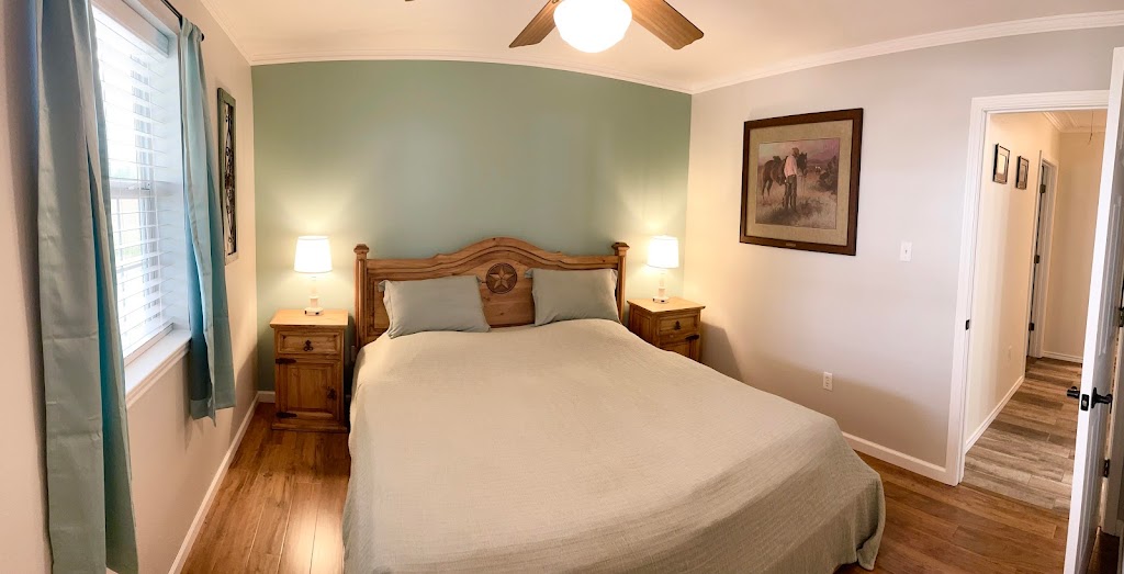 Four Oaks Bed & Breakfast LLC | 565 Chisum Trail Rd, Whitesboro, TX 76273, USA | Phone: (903) 421-8549