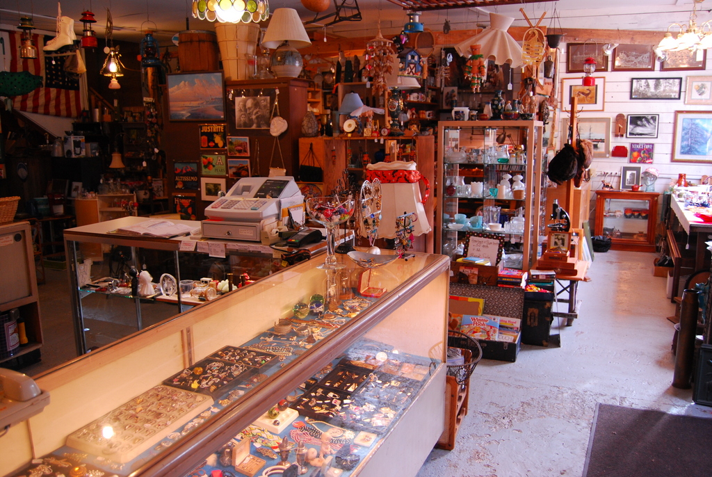 Wildwood Antiques & Collectibles | 293211 US-101, Quilcene, WA 98376 | Phone: (360) 765-0425
