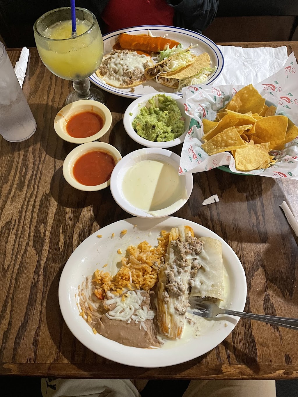 La Isla Mexican Grill | 1600 S Lee St, Fort Gibson, OK 74434, USA | Phone: (918) 203-5042