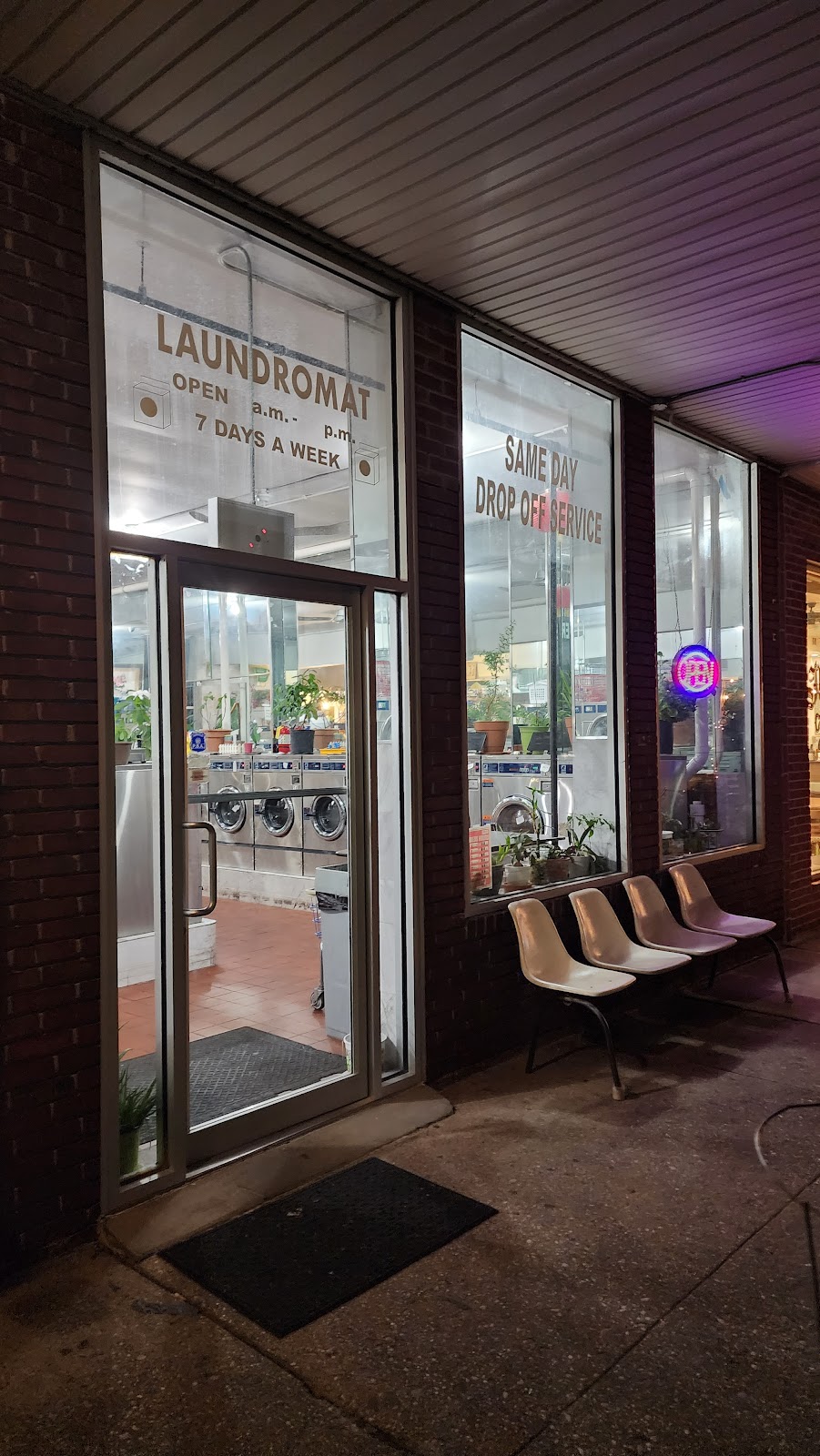 L&L Laundromat | W Village Green, Hicksville, NY 11801, USA | Phone: (516) 888-6633