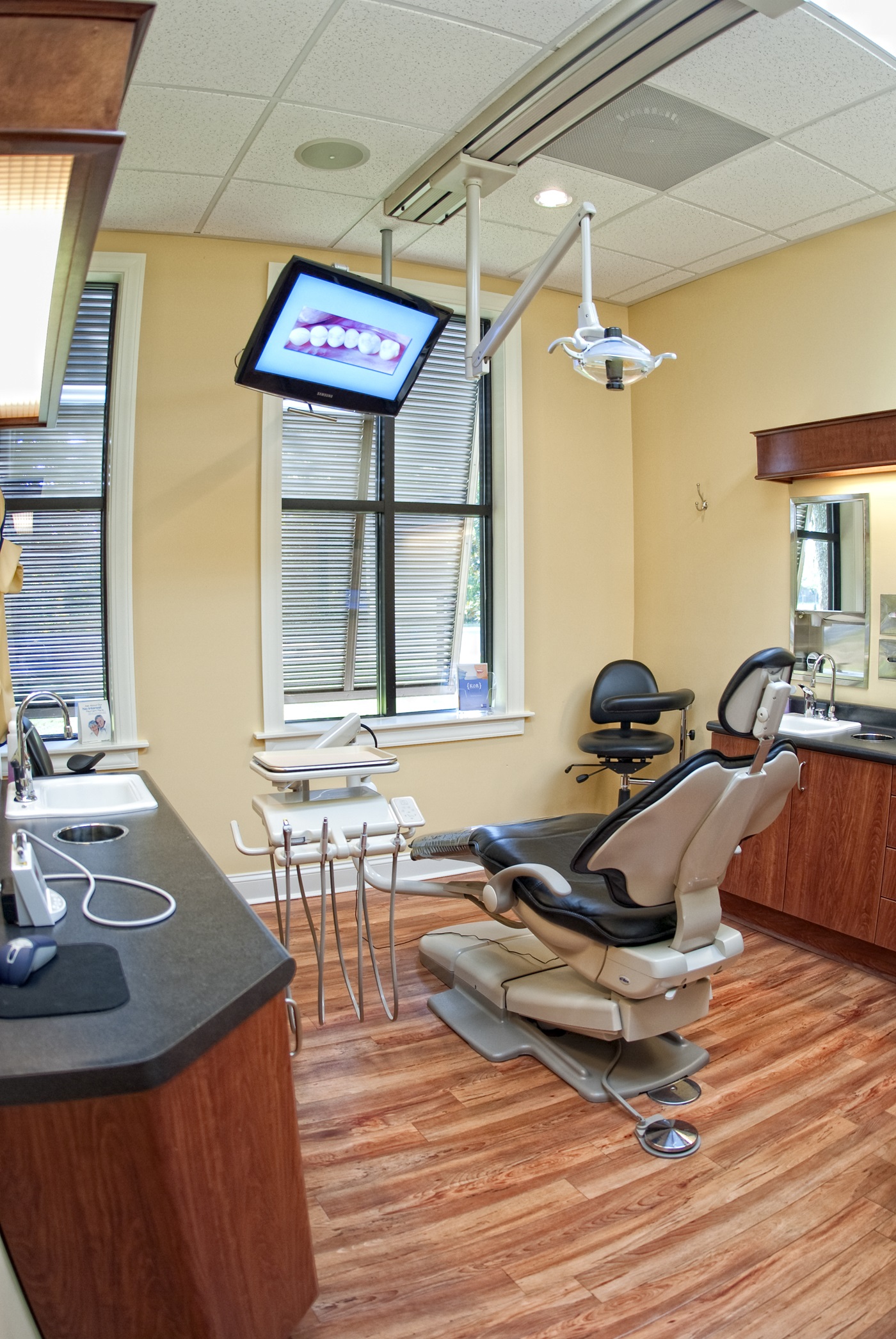 Smileworks General & Cosmetic Dentistry | 882 Whipple Rd, Mt Pleasant, SC 29464, United States | Phone: (843) 654-7300