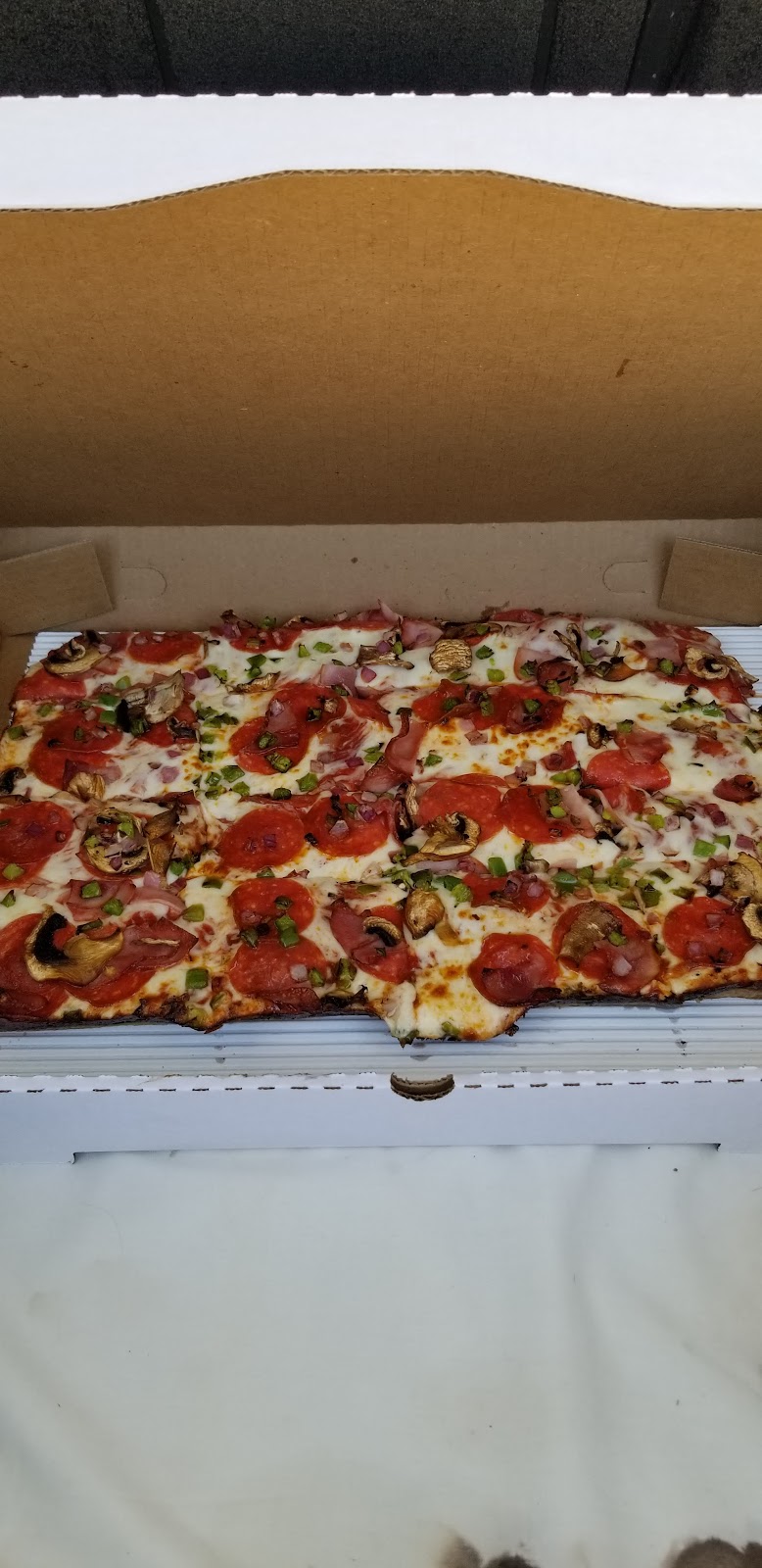 Sammys Pizza | 22089 West Rd, Woodhaven, MI 48183, USA | Phone: (734) 307-3300