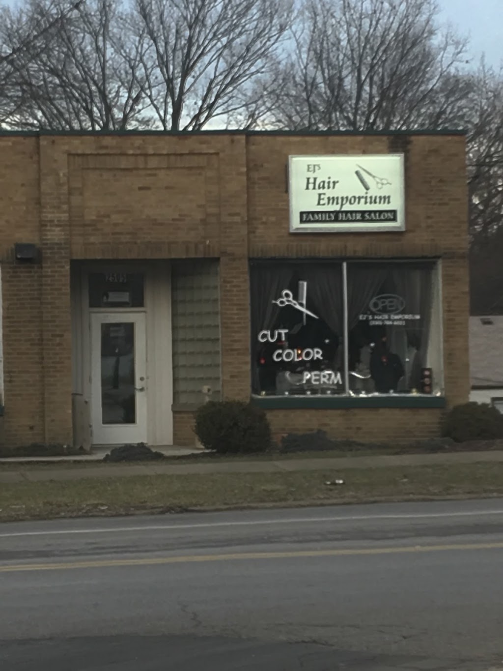 E Js Hair Emporium | 2505 Mogadore Rd, Akron, OH 44312, USA | Phone: (330) 784-6021