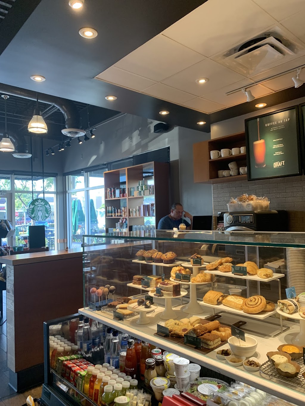 Starbucks | 1690 NE Miami Gardens Dr, Miami, FL 33179 | Phone: (305) 354-7414